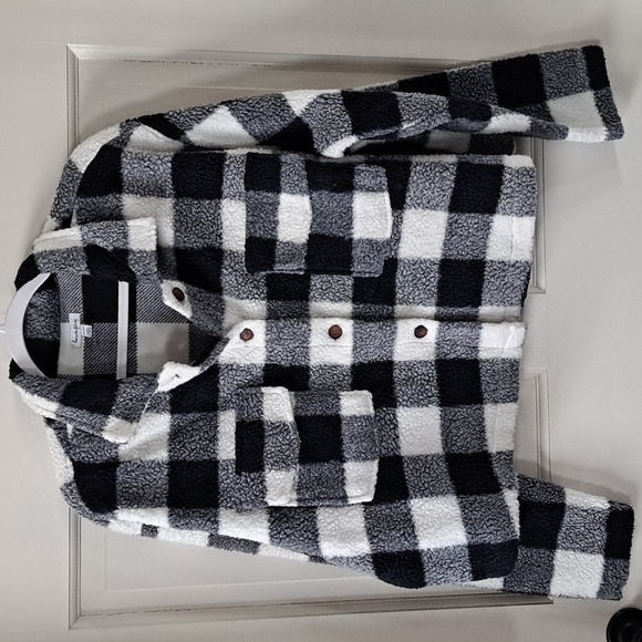 Love Fire Sherpa Buffalo Print Cropped Oversized Fleece Pluse Cardigan Shacket - Picture 1 of 11